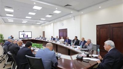 وزير التعليم العالي يعقد اجتماعًا مع رؤساء الجامعات التكنولوجية لمتابعة انتظام سير العملية التعليمية خلال العام الدراسي الجديد