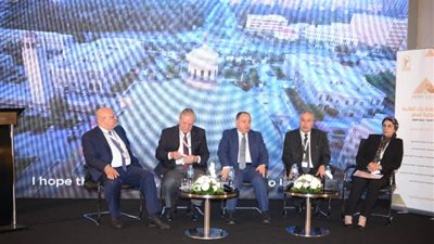 كلية تجارة جامعة القاهرة تطلق فعاليات مؤتمر إعادة بناء العلامة التجارية لمصر