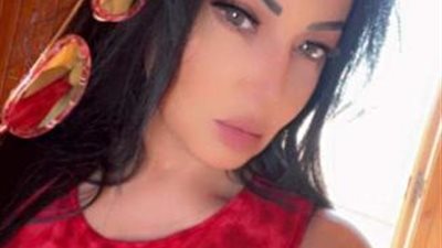 بالفيديو.. فريق «أرواح خفية» يحتفل بعيد ميلاد سمية الخشاب تحت الأمطار