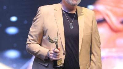 تكريم محمد محمود عبد العزيز  بجائزة التميز في مهرجان الفضائيات العربية