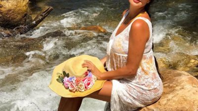 لاميتا فرنجيه بالمايوه في أحدث ظهور لها