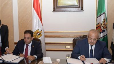 جامعة القاهرة توقع عقد مدير مشروع تطوير مستشفيات قصر العيني