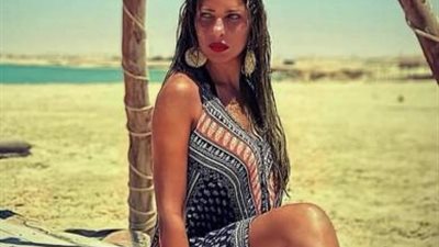 صور.. ريم مصطفى تودع الصيف بإطلالة جذابة