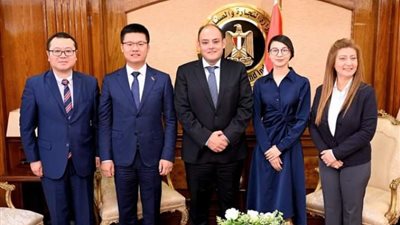 وزير التجارة والصناعة يعقد سلسلة لقاءات مكثفة مع مسئولي عدد من كبريات الشركات العالمية