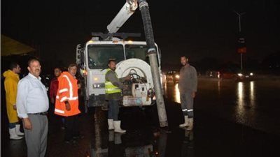 وزير التنمية المحلية ومحافظ القاهرة يُتابعان جهود أعمال سحب تجمعات مياه الأمطار بأحياء المنطقة الشرقية