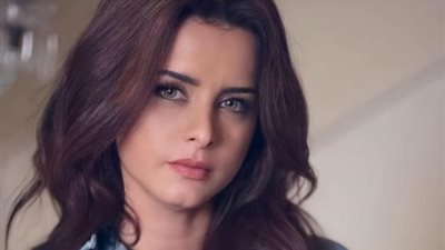 شاهد.. براءة نور اللبنانية في مرحلة الطفولة