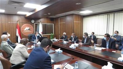 وزير المالية يطالب ممثلى كبرى السلاسل التجارية بترويج المنتج المصرى بأسعار تنافسية