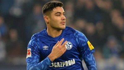 لاعب شالكه يخضع للتحقيقات بسبب البصق على لاعب من فيردر بريمن