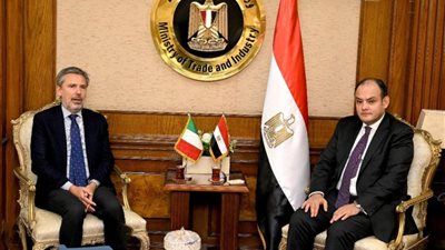 أحمد سمير: نرحب باستقبال الشركات الإيطالية للاستثمار في السوق المصري