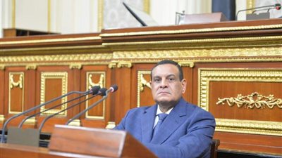 وزير التنمية المحلية يستعرض جهود الوزارة في تنظيم الأسواق والمواقف وساحات الانتظار بالمحافظات