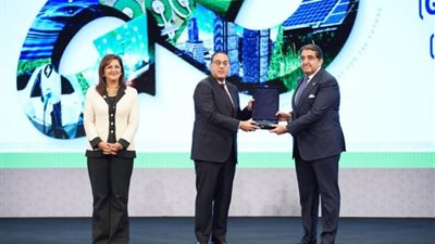 رئيس الوزراء يكرم ”إي فاينانس” ضمن المبادرة الوطنية للمشروعات الخضراء الذكية