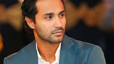 كريم فهمي يبدأ تصوير دوره في مسلسل ”موعد علي الغداء”