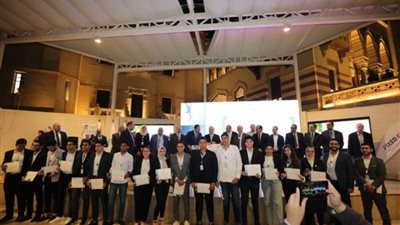 وزير التعليم العالي يُكرم الفرق الفائزة بهاكاثون الجامعات المصرية