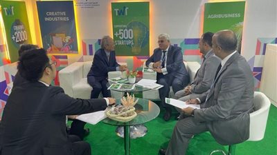 وزير التعليم العالي يعقد اجتماعًا مع المدير التنفيذي لمُنتدى العلوم والتكنولوجيا والسفير الياباني بمصر