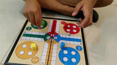 آخر تقاليع كورونا.. حكاية الفتاة التى طالبت بإلغاء نسبها لوالدها بسبب لعبه