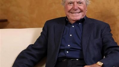 حسين فهمى يواصل تصوير مسلسل ”عودة البارون”