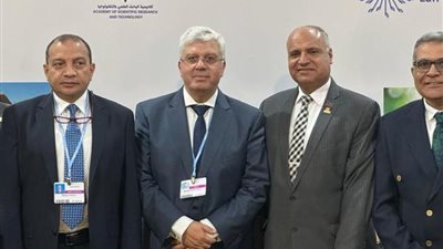 رئيس جامعة مدينة السادات يستقبل وزير التعليم العالى بمقر معرض الجامعه فى مؤتمر المناخ
