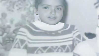 محمد هنيدي يداعب جمهوره بصورة منذ الطفولة