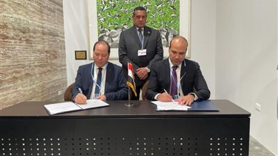 وزير التنمية المحلية يشهد توقيع عقد تقديم مراقبة مقدمي خدمات النظافة وجمع المخلفات