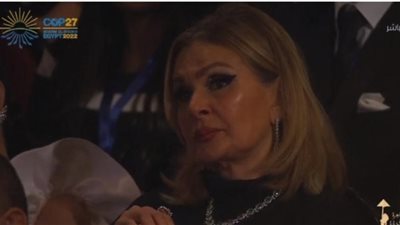 سر بكاء يسرا في افتتاح مهرجان القاهرة السينمائي الدولي في دورته 44