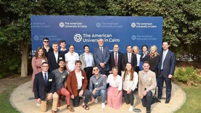 بالصور.. الجامعة الأمريكية بالقاهرة تستقبل حاكم ولاية إنديانا