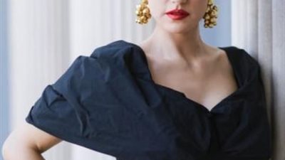 حقيقة زواجها سراً من نور الشريف.. وحورية فرغلي اتهمتها بالسرقة.. حكايات وأسرار في حياة درة أجمل ممثلة عربية