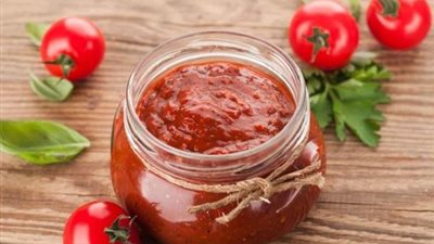 «متختلفش عن المطاعم».. كيفية تحضير صلصة البيتزا في البيت