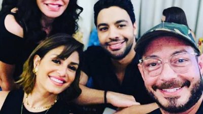 لقاء سويدان تنشر صورة برفقة أحمد زاهر ومنة فضالي وتعلق: بحبكم