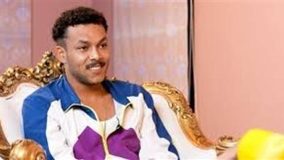 ويجز يستفز جمهوره باستعراض أمواله بطريقة مثيرة