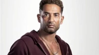 عمرو سعد يحتفل بفوز منتخب السعودية علي الأرجنتين