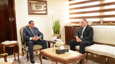 وزير التنمية المحلية يُتابع مع محافظ الشرقية معدلات تنفيذ مشروعات ”حياة كريمة”