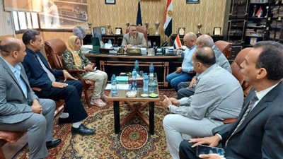 «المحطات المائية» للكهرباء تمنح «قطري» و«إسماعيل» درع الشركة