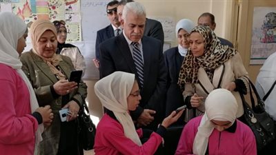 صور.. مدير تعليم القاهرة يتابع التحول الرقمي بمدارس الأسمرات
