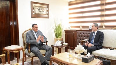 وزير التنمية المحلية يُتابع مع محافظ الغربية الموقف التنفيذي لمشروعات المباردة الرئاسية ”حياة كريمة”