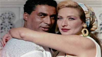 ضربت بـ ”الشبشب” بسبب أم المؤمنين عائشة.. وخطف والدها لتأييدها بشار الأسد.. ورفضت الزواج من أحمد زكي.. حكايات وأسرار في حياة رغدة