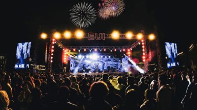 بمشاركة DG ديسكو مصر والوايلي .. محمود العسيلي يشعل حفل جامعة مصر للمعلوماتية