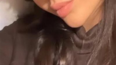 قمر بإطلالة جذابة في أحدث ظهور لها عبر ”انستجرام”