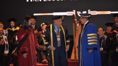 بالصور .. الجامعة البريطانية في مصر تُنصب السير مجدي يعقوب رئيسًا شرفيًا