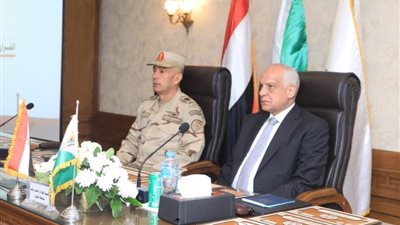 شاهد.. محافظ الجيزة يكرم أسر شهداء القوات المسلحة