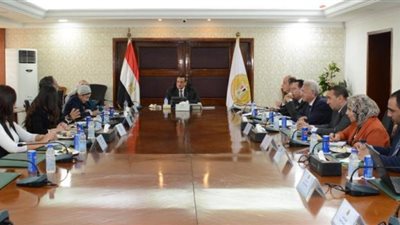 بالتفاصيل.. وزير التنمية المحلية يرأس اجتماع لجنة التسيير الخاصة بمشروع أيادي مصر