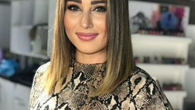 بإطلالة بسيطة.. رحاب الجمل تستعرض جمال ملامحها