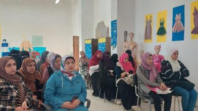 صور.. ندوة توعية حول حقوق المرأة فى القانون بمطروح