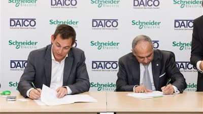 شنايدر إلكتريك توقع عقد شراكة لتوزيع منتجاتها عبر منصة التجارة الإلكترونية لمركز الخدمات الصناعية (داتكو)