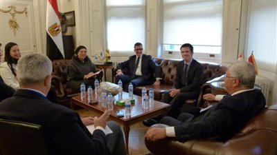 عاشور يلتقي بالأطراف والمؤسسات المعنية بتطوير التعليم العالي في المملكة المُتحدة