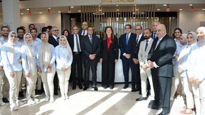 اللواء هشام آمنة يُشارك في افتتاح مركز خدمات مصر بأسوان