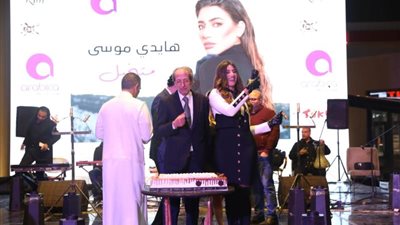 طوني عيسي مطرب للمرة الأولي وهايدي موسي تحتفل بأغنية ”متخيل” في افتتاح ”ارابيكا”