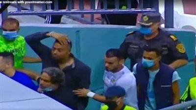 لاعبو المصري البورسعيدي يعتدون على المصورين عقب لقاء الزمالك