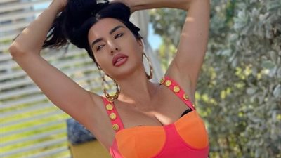 لاميتا فرنجيه تشعل مواقع التواصل الاجتماعي بإطلالة مثيرة