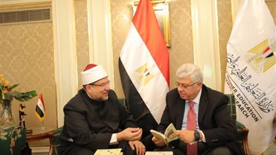 وزيرا التعليم العالي والأوقاف يناقشان دعم التعاون بين الوزارتين
