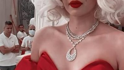 صور.. هنا الزاهد تشعل السويشال ميديا بفستان أحمر مثير